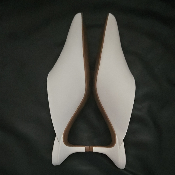 Joe Fresh Women's White 1.5 Patent Faux Vegan Leather Slip On Kitten Heel Sz 6US - Picture 8 of 10